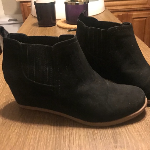 dv8 bria wedge bootie